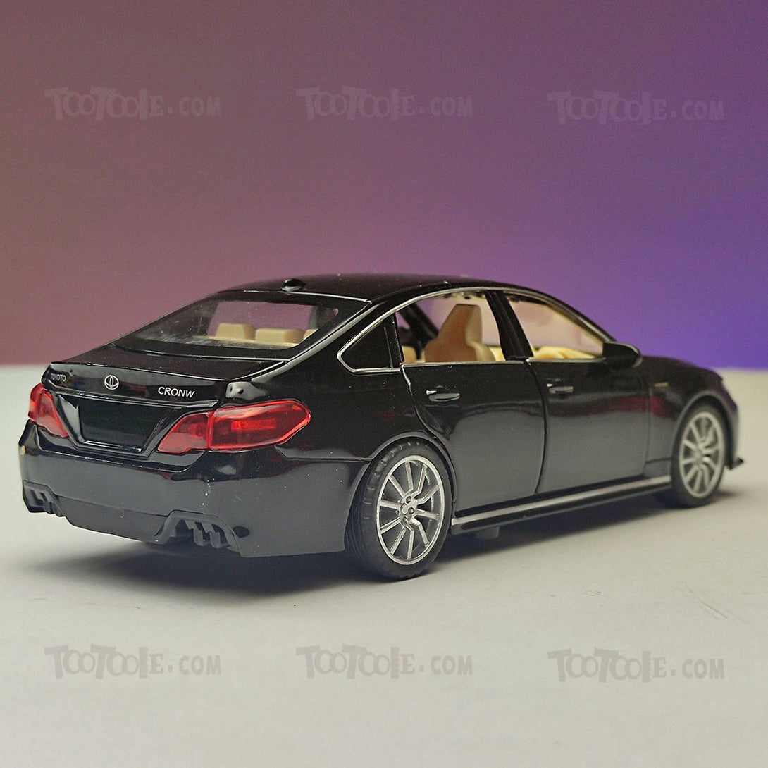 Diecast Car Toyota Crown Luxury SUV Pull Back Car Model with Light - Tootooie